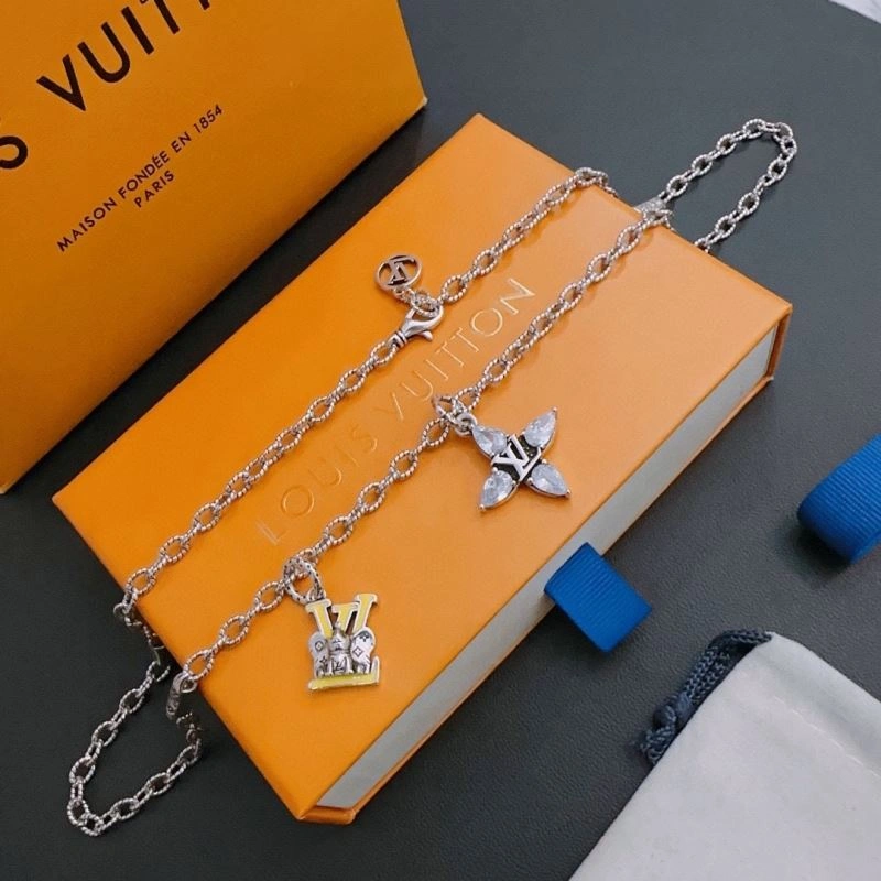 Functional Louis Vuitton Necklaces 251494