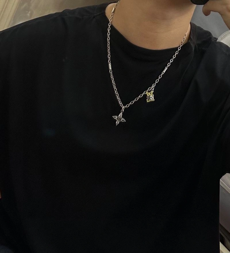 Functional Louis Vuitton Necklaces 251494