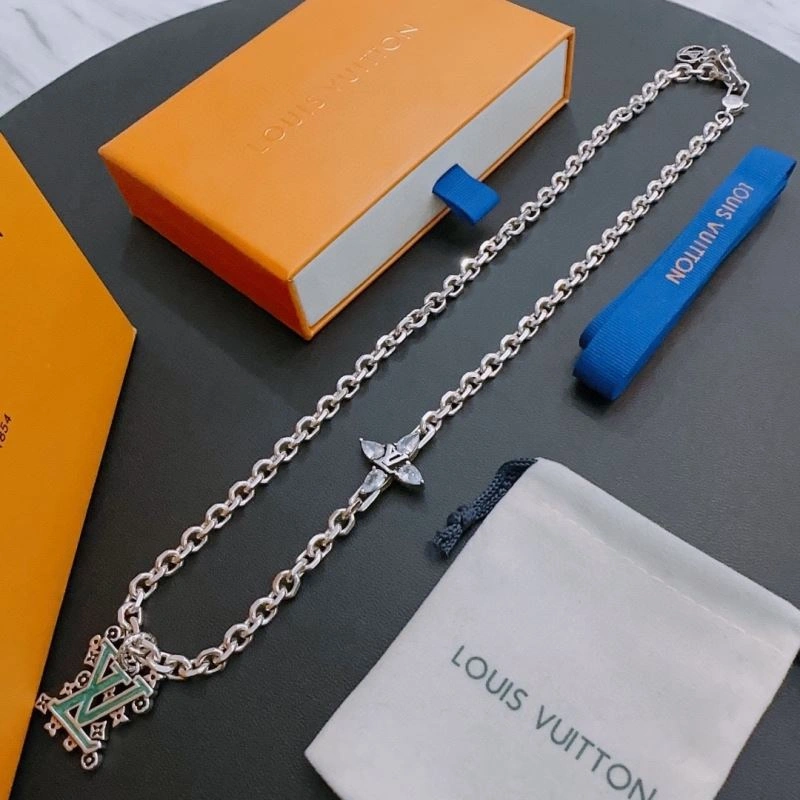 Louis Vuitton Necklaces Practical 251475
