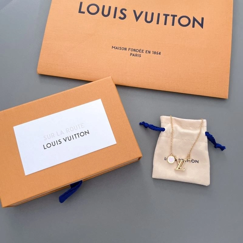 Compact Louis Vuitton Necklaces 251069