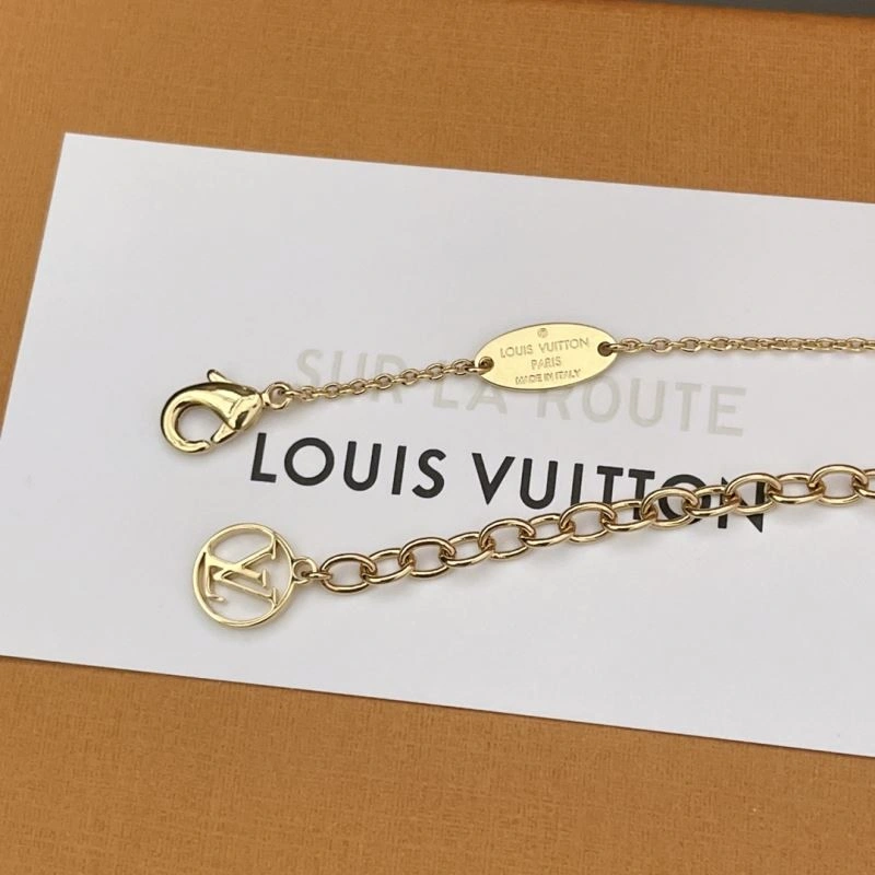 Compact Louis Vuitton Necklaces 251069