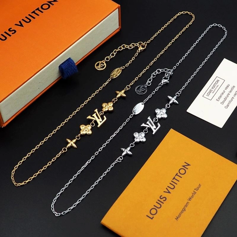 Louis Vuitton Necklaces UrbanChic 251061