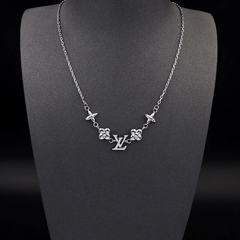 Louis Vuitton Necklaces UrbanChic 251061