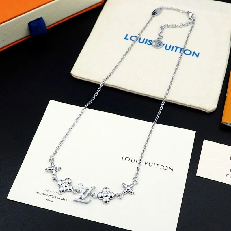 Louis Vuitton Necklaces UrbanChic 251061