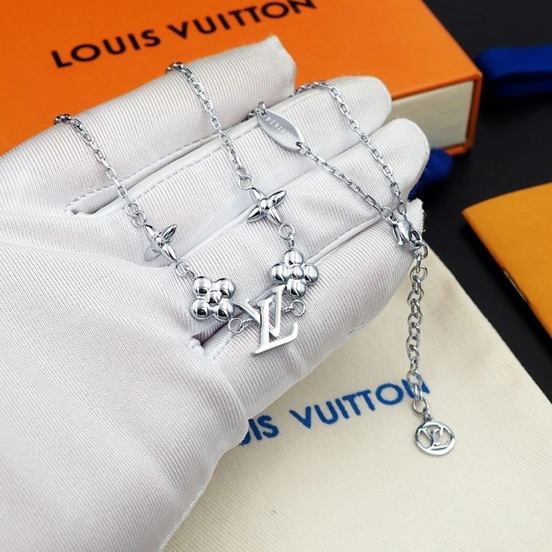 Louis Vuitton Necklaces UrbanChic 251061