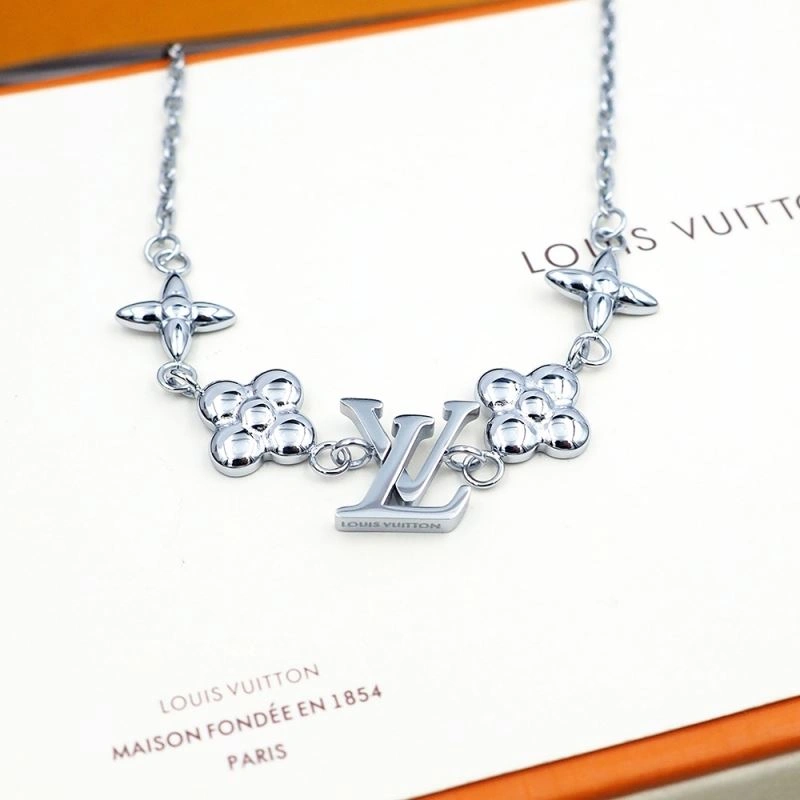 Louis Vuitton Necklaces UrbanChic 251061