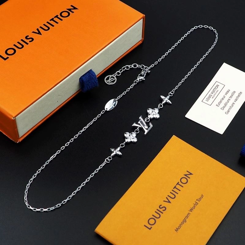 Louis Vuitton Necklaces UrbanChic 251061