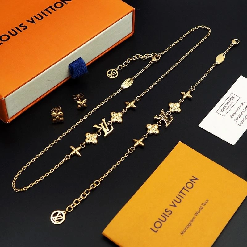 Louis Vuitton Necklaces SmoothTexture 251053