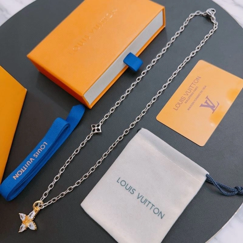 Louis Vuitton Necklaces Sporty 251039