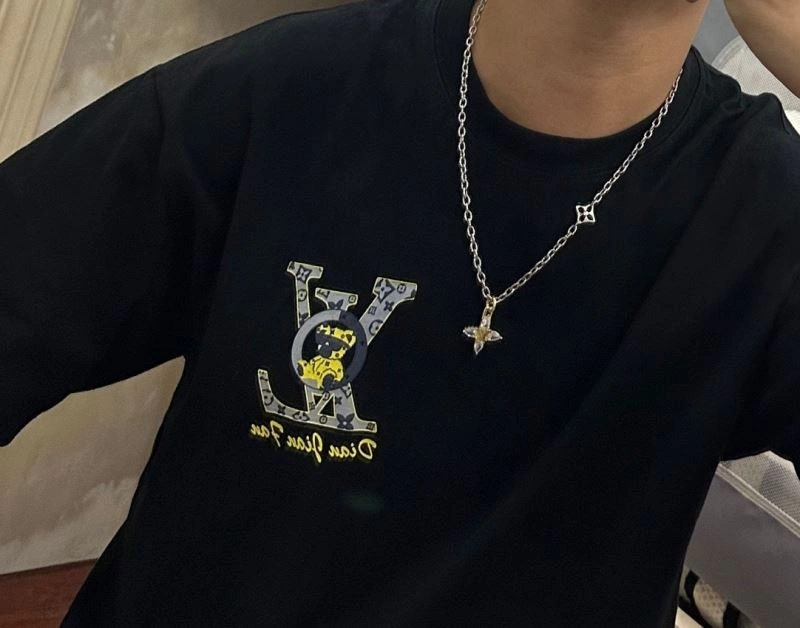 Louis Vuitton Necklaces Sporty 251039