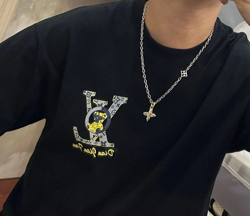 Louis Vuitton Necklaces Sporty 251039