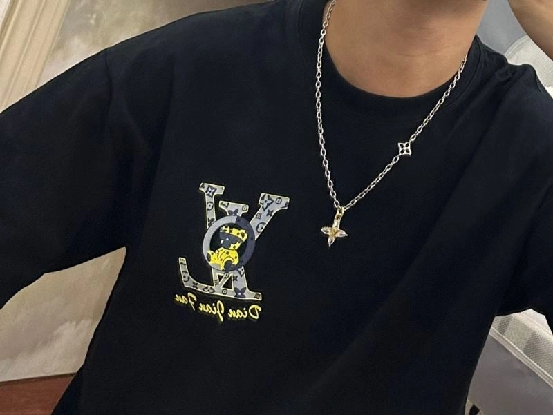 Louis Vuitton Necklaces Sporty 251039
