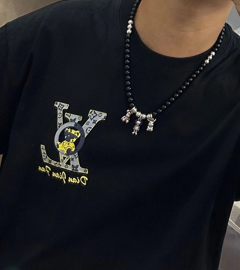 ComfortFit Louis Vuitton Necklaces 251046