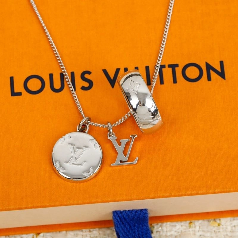 EyeCatching Louis Vuitton Necklaces 251057