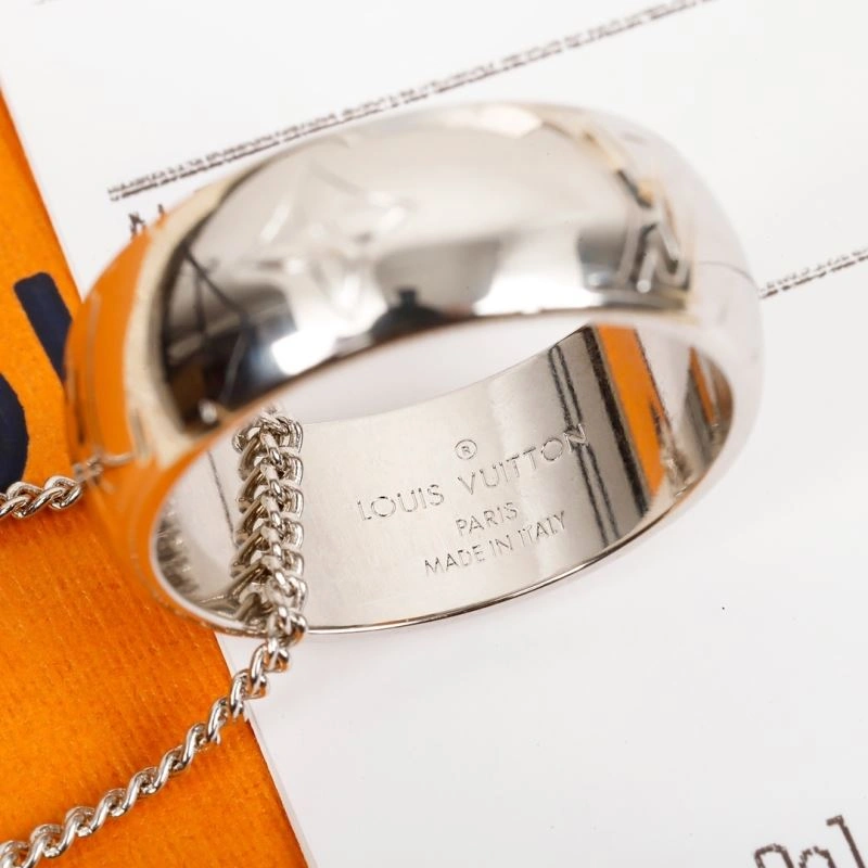 EyeCatching Louis Vuitton Necklaces 251057