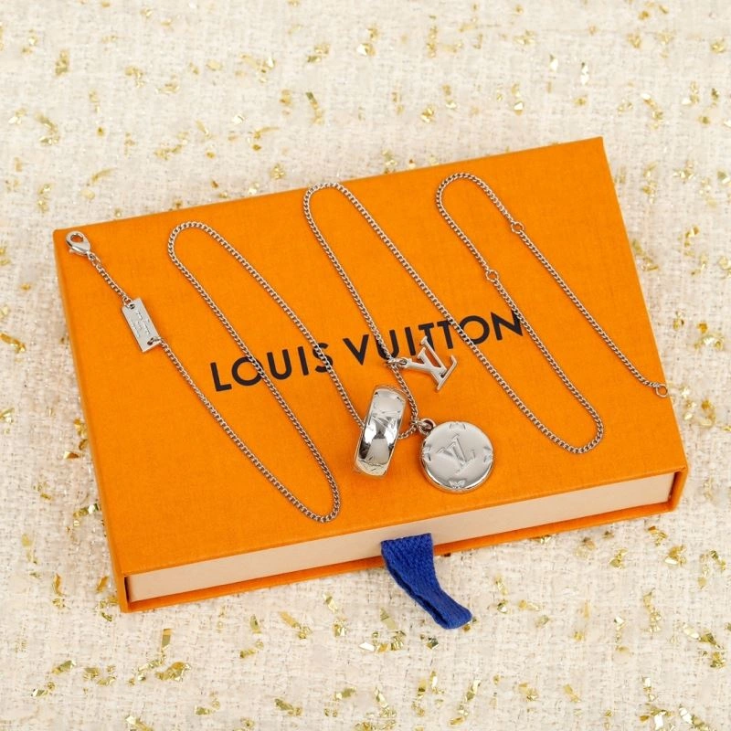 EyeCatching Louis Vuitton Necklaces 251057