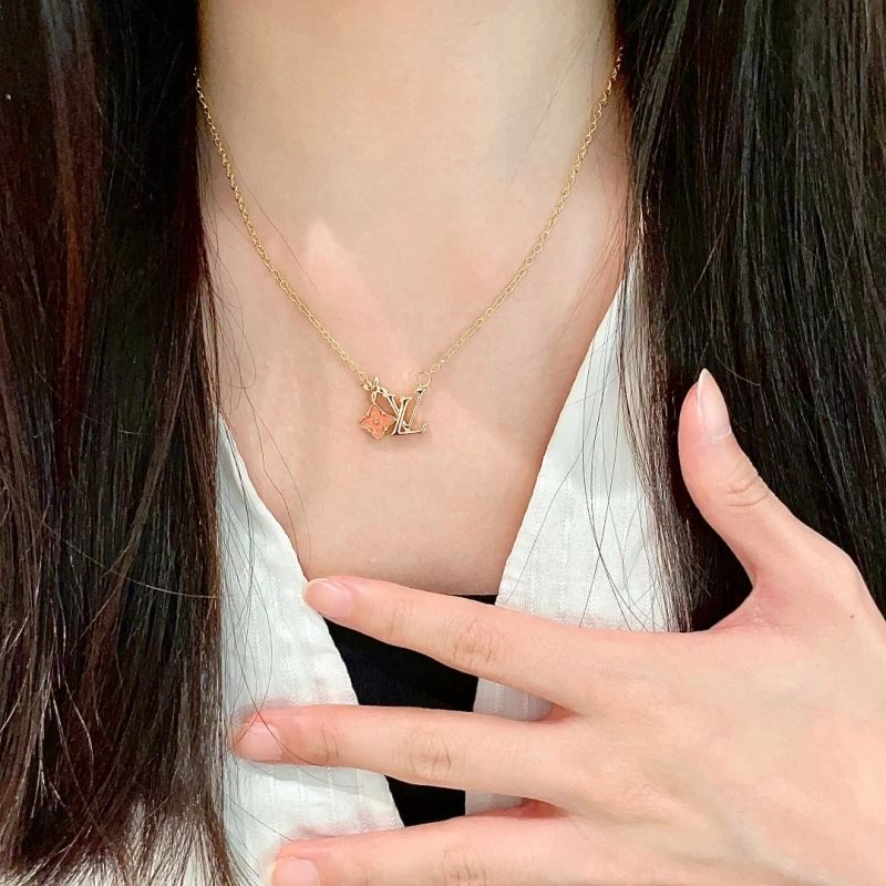 WrinkleFree Louis Vuitton Necklaces 251031