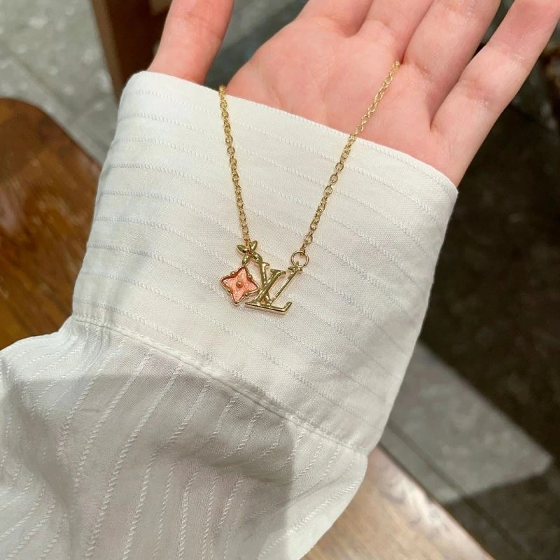 WrinkleFree Louis Vuitton Necklaces 251031
