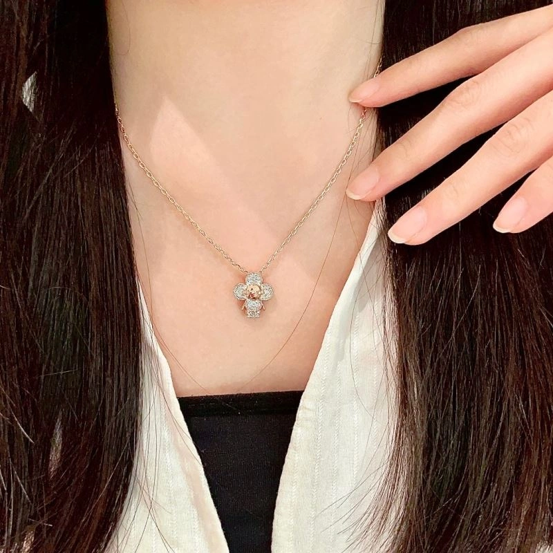 Casual Louis Vuitton Necklaces 251052