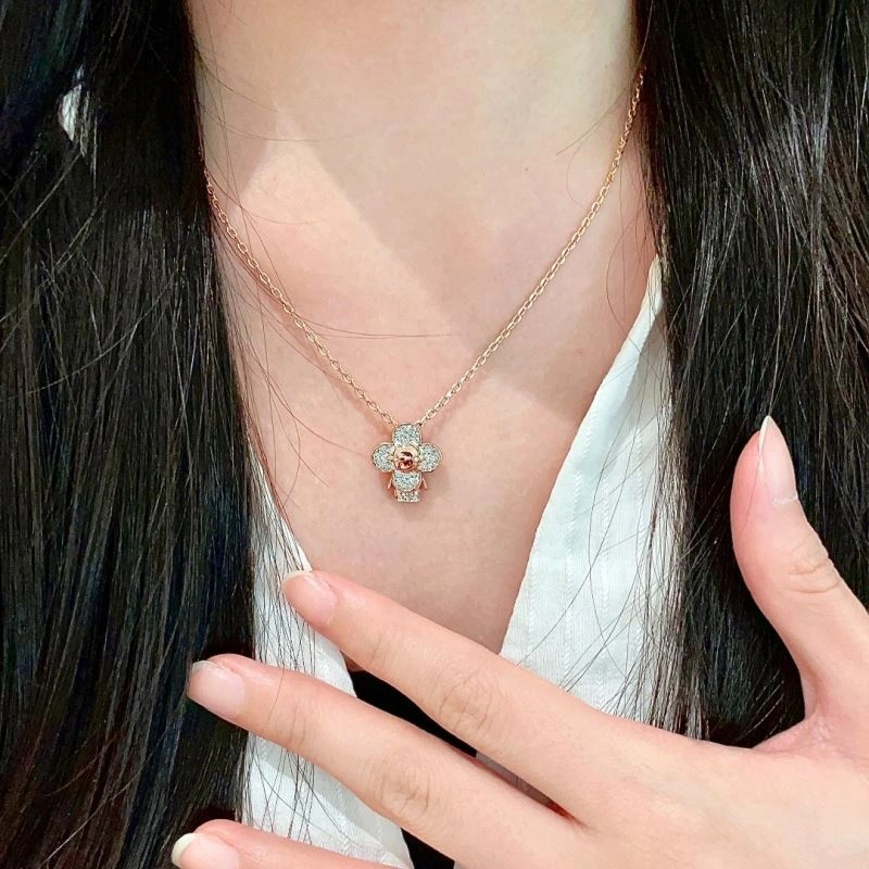 Casual Louis Vuitton Necklaces 251052