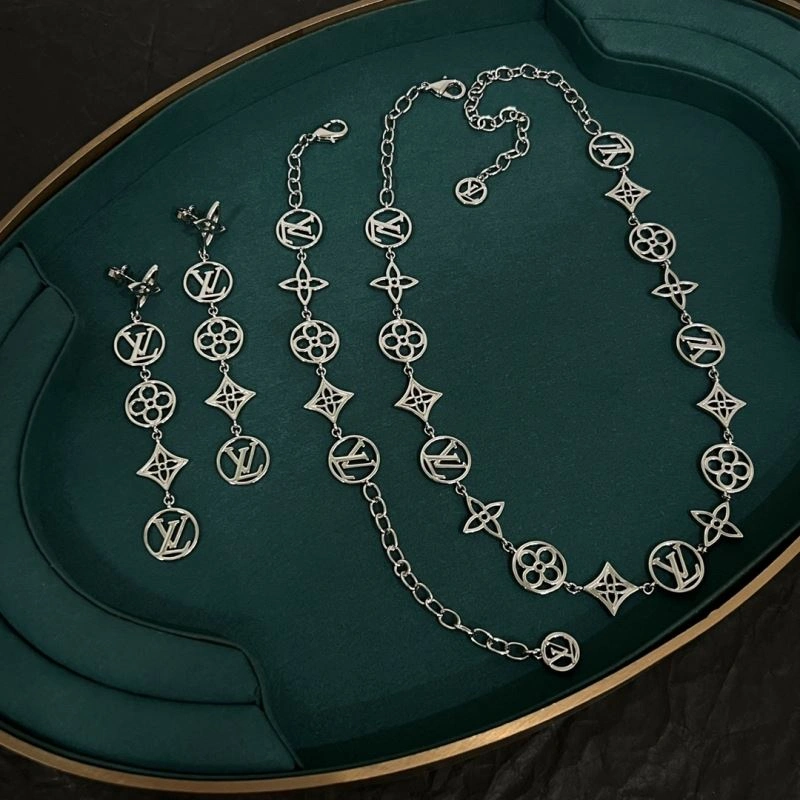 Louis Vuitton Necklaces WrinkleFree 251037