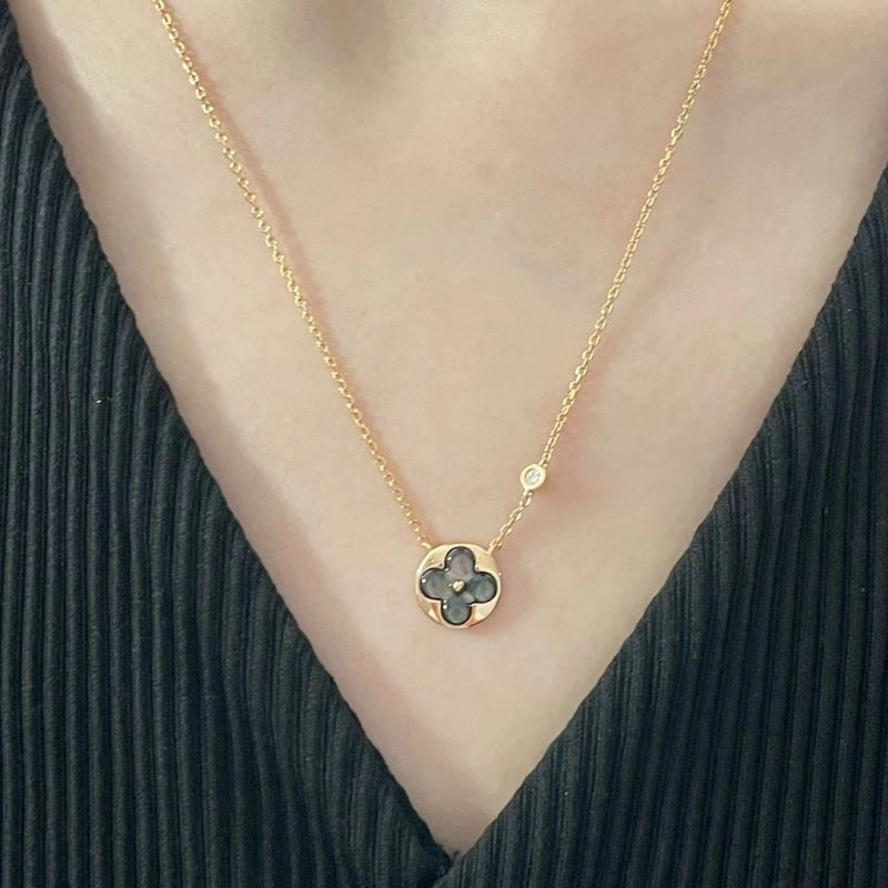 Louis Vuitton Necklaces Vibrant 251054