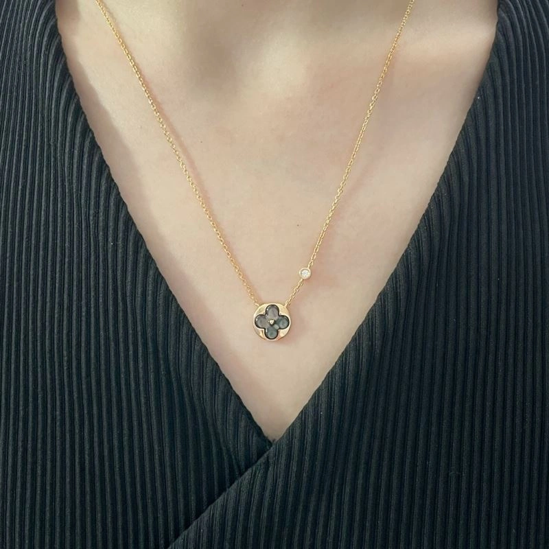 Louis Vuitton Necklaces Vibrant 251054