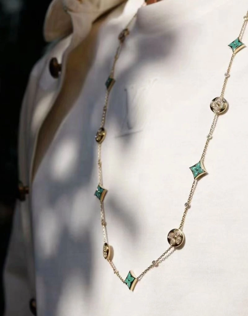 Lightweight Louis Vuitton Necklaces 251038
