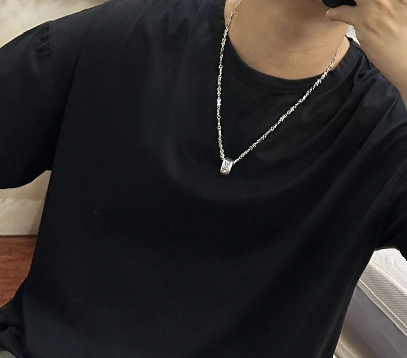 Louis Vuitton Necklaces Neat 251043