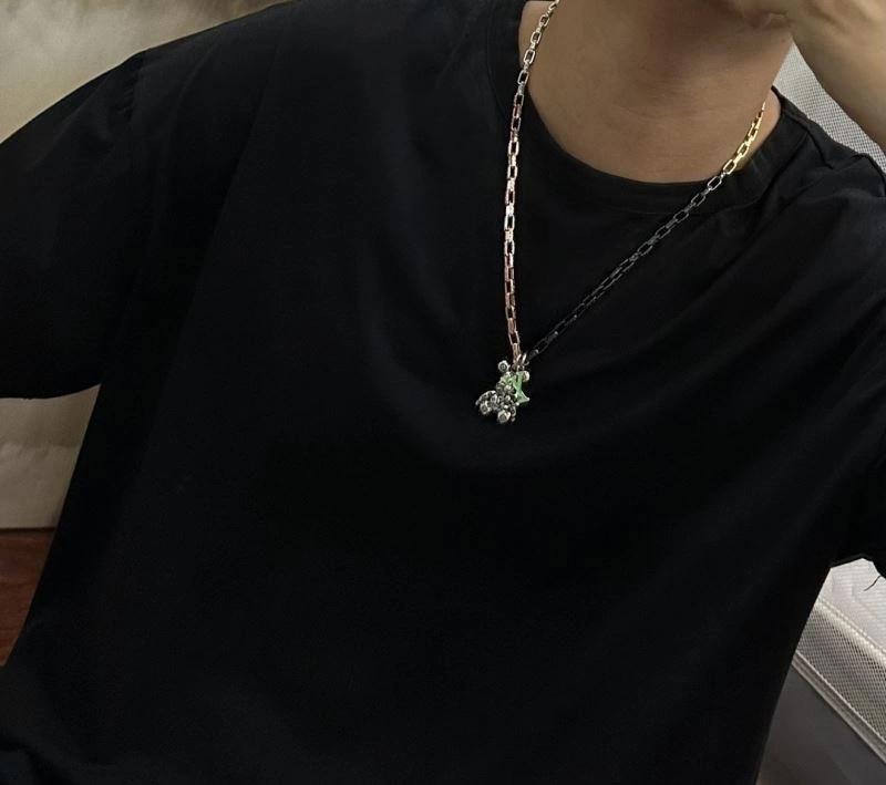 Flexible Louis Vuitton Necklaces 251042