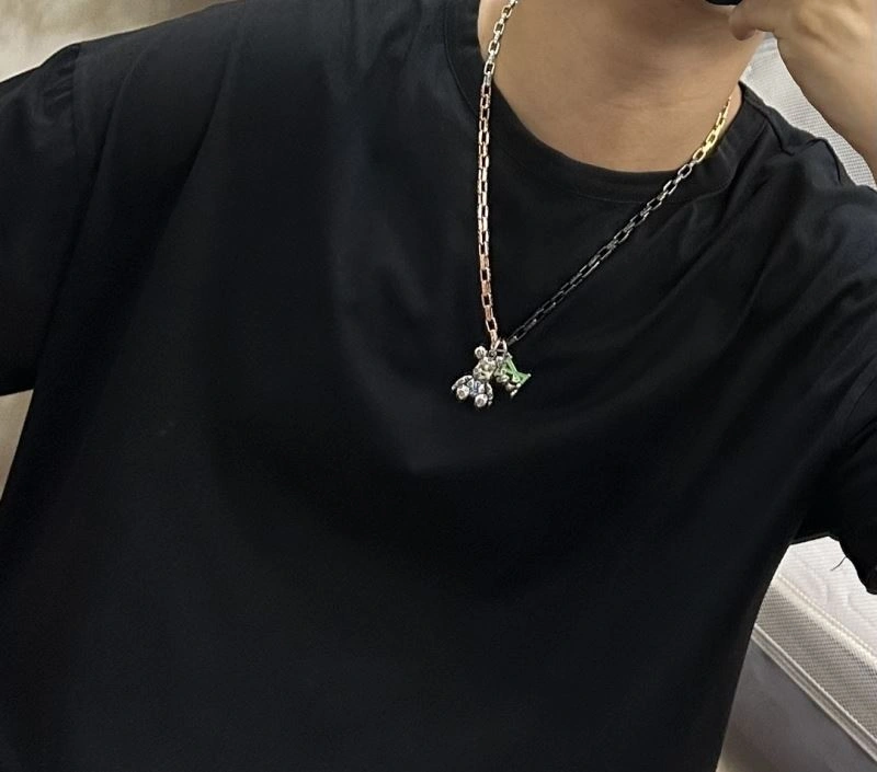 Flexible Louis Vuitton Necklaces 251042
