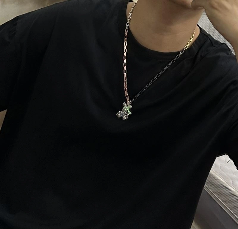 Flexible Louis Vuitton Necklaces 251042