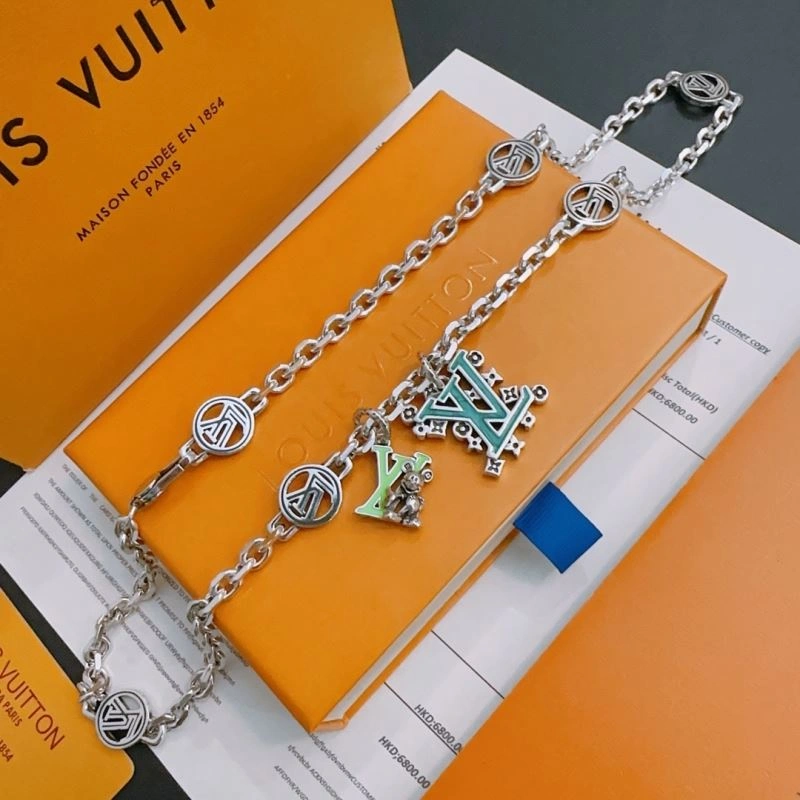 Contemporary Louis Vuitton Necklaces 251027