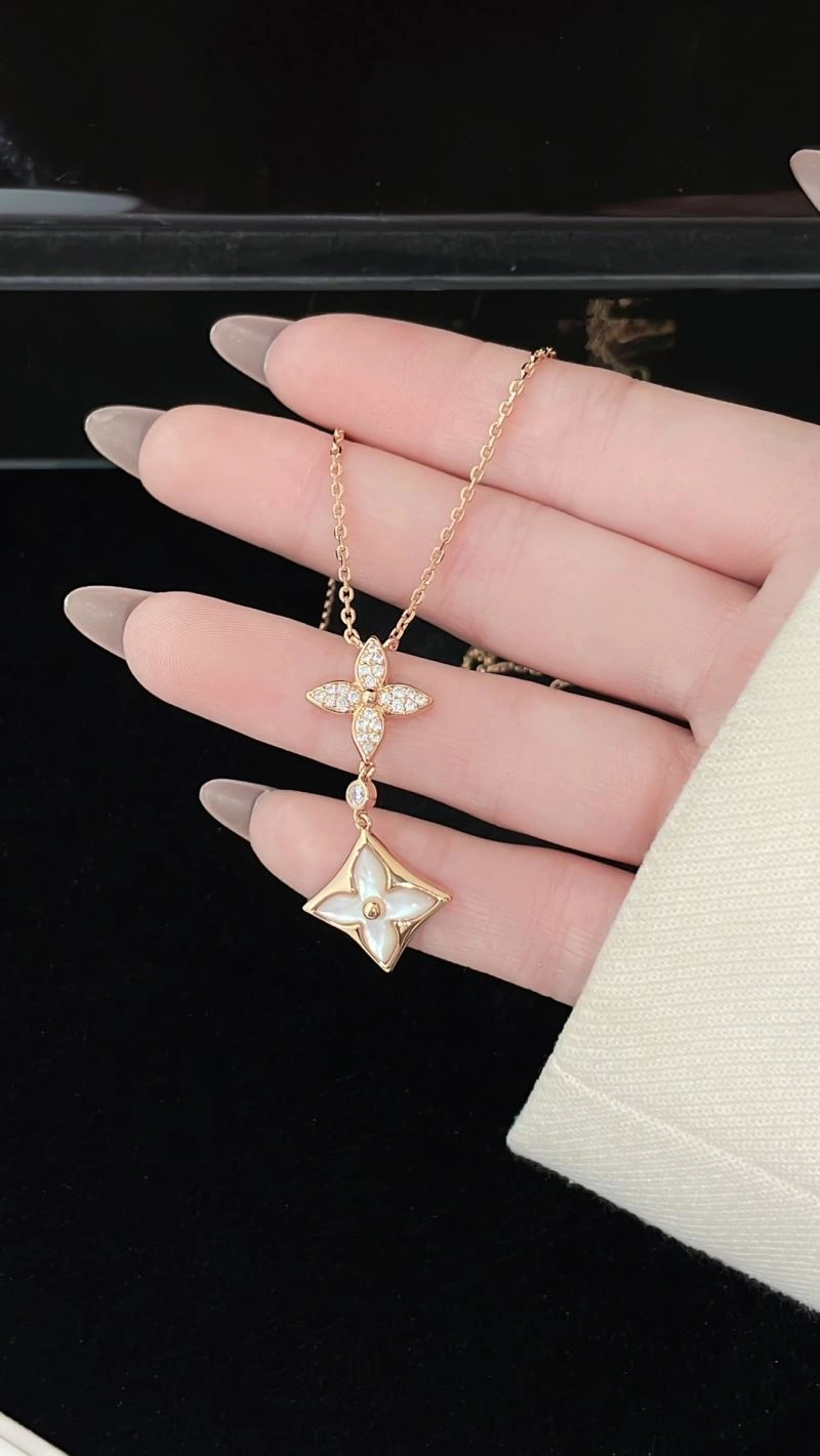 Louis Vuitton Necklaces Trendsetting 251026
