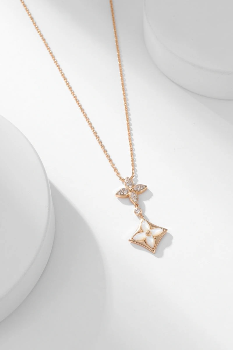 Louis Vuitton Necklaces Trendsetting 251026