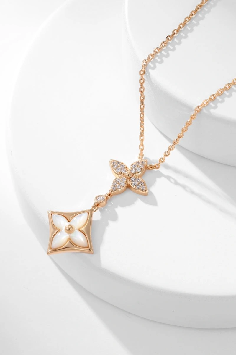 Louis Vuitton Necklaces Trendsetting 251026