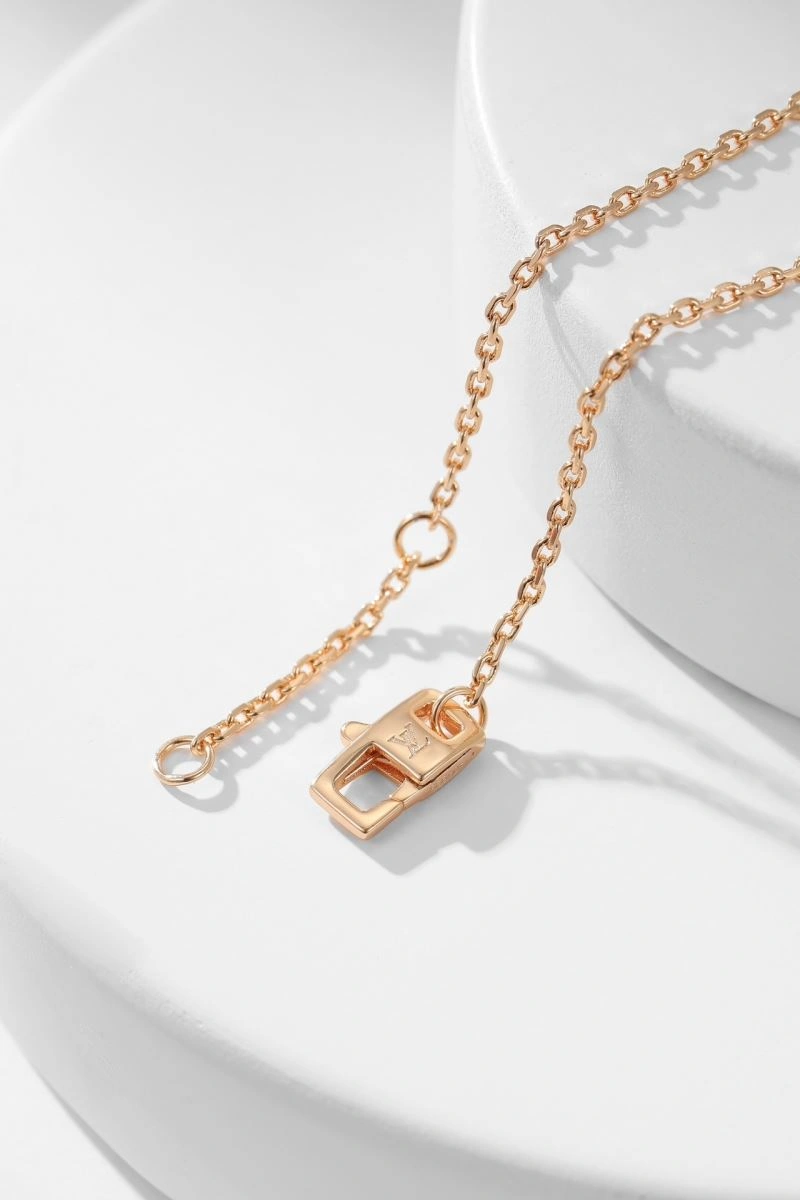 Louis Vuitton Necklaces Trendsetting 251026