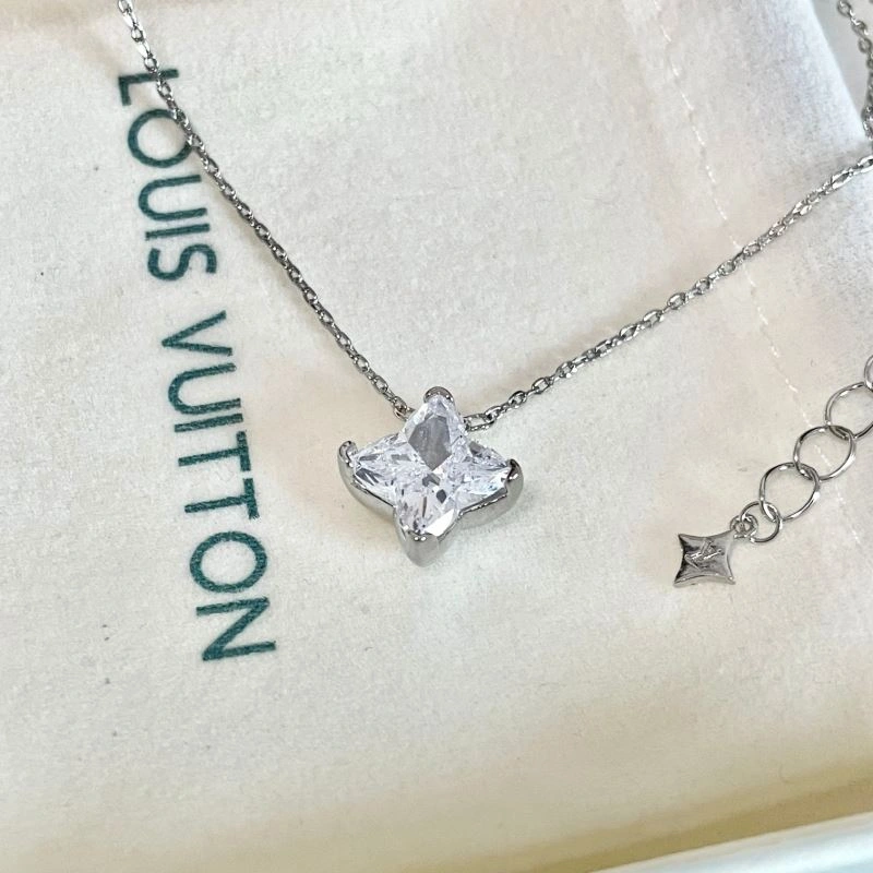 StreetReady Louis Vuitton Necklaces 251025