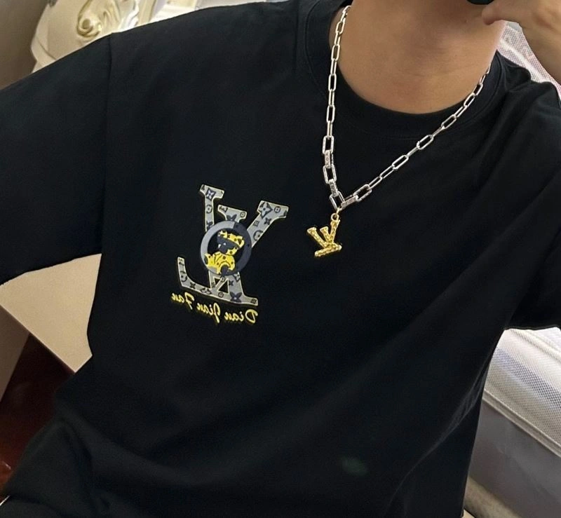 Resilient Louis Vuitton Necklaces 251021