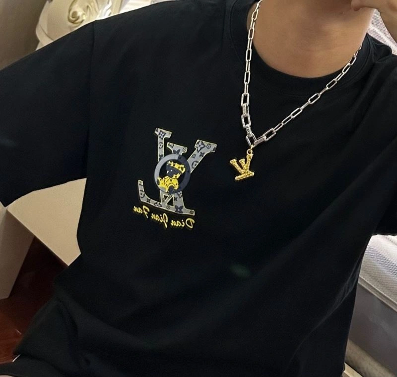 Resilient Louis Vuitton Necklaces 251021