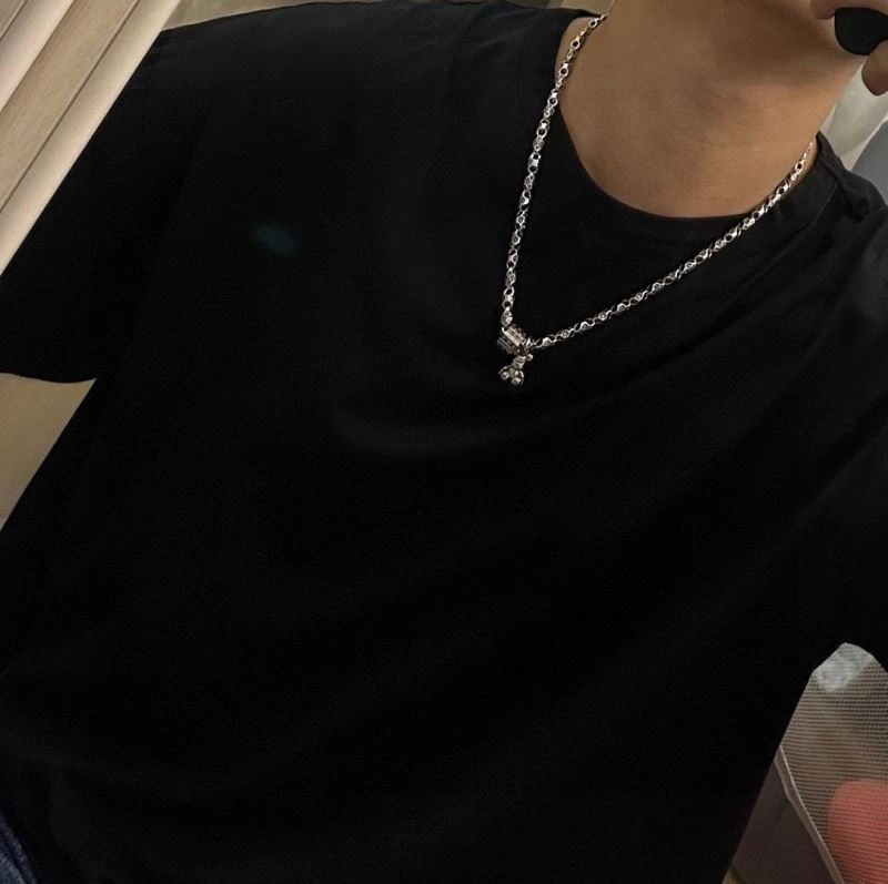 Functional Louis Vuitton Necklaces 251020