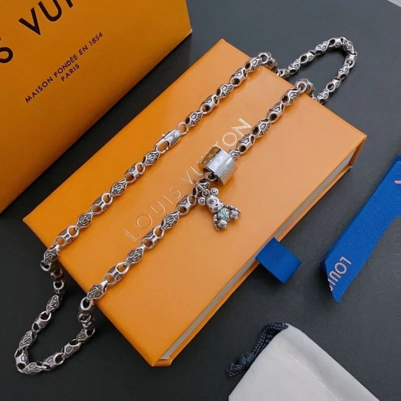 Functional Louis Vuitton Necklaces 251020