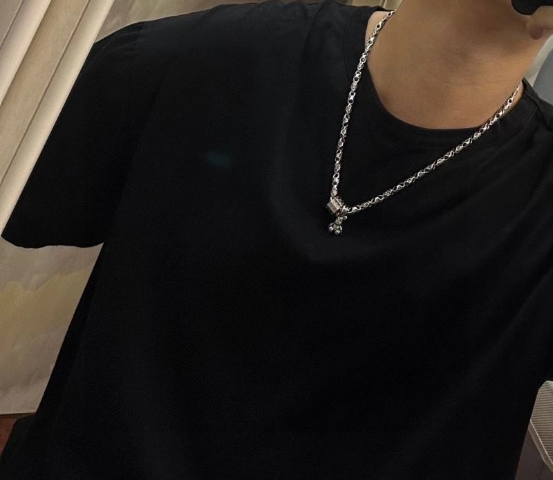 Functional Louis Vuitton Necklaces 251020