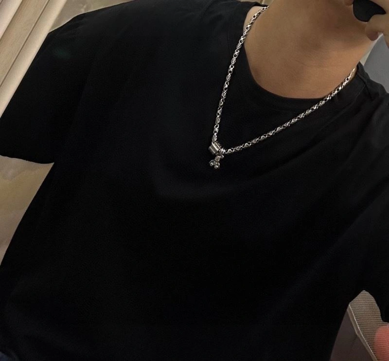 Functional Louis Vuitton Necklaces 251020