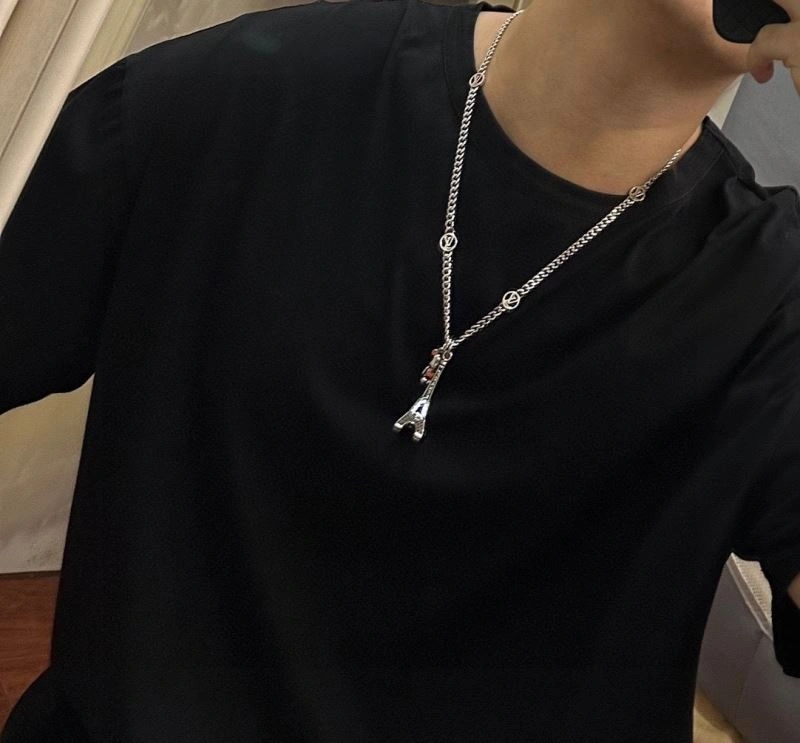 Louis Vuitton Necklaces Durable 251022