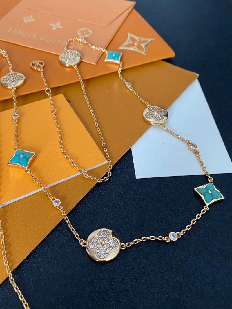 Louis Vuitton Necklaces SmoothTexture 251019