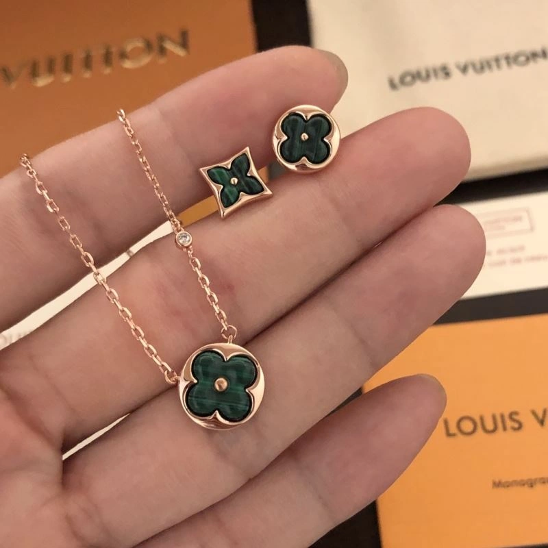 Louis Vuitton Necklaces Practical 251017