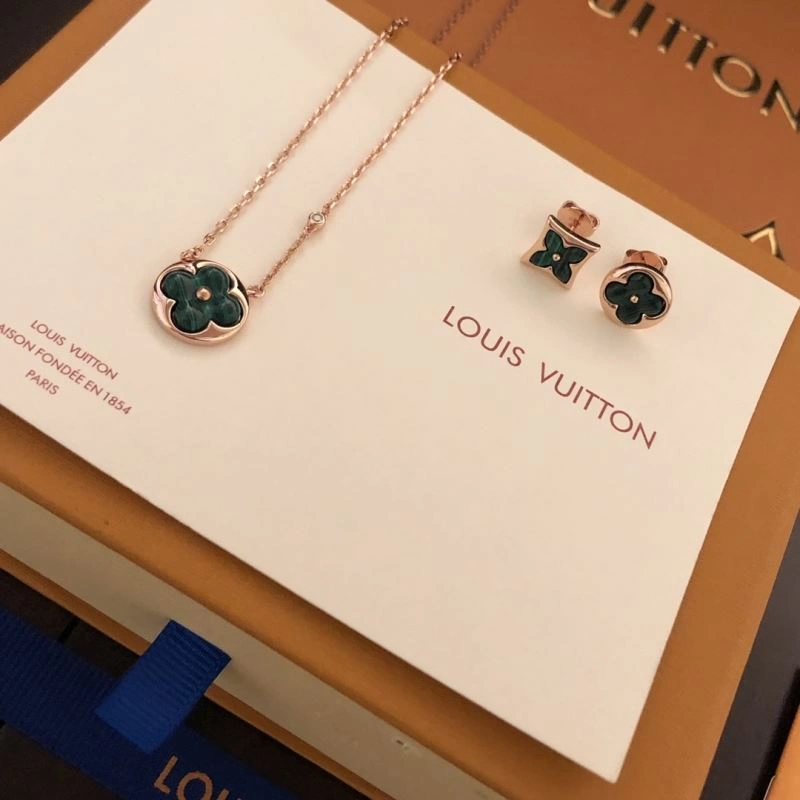 Louis Vuitton Necklaces Practical 251017