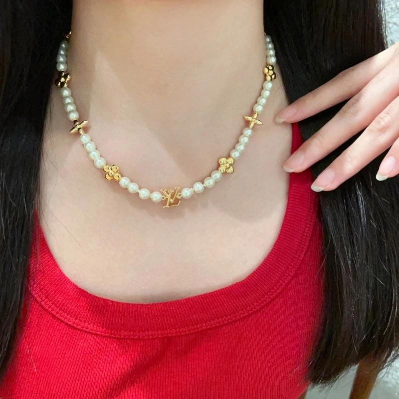 Colorful Louis Vuitton Necklaces 251015