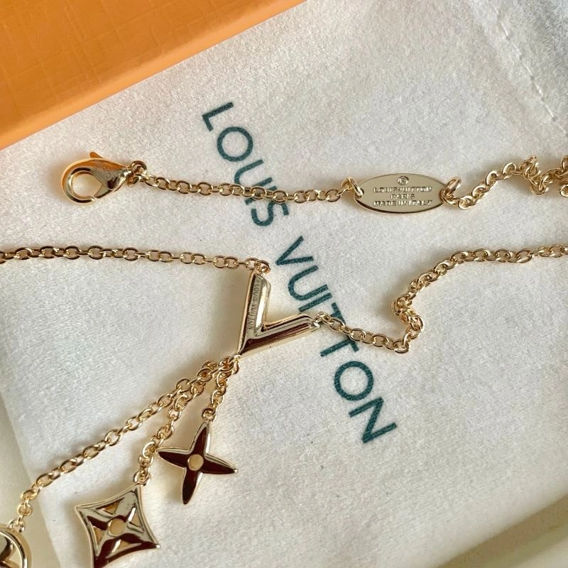 Louis Vuitton Necklaces Durable 251001
